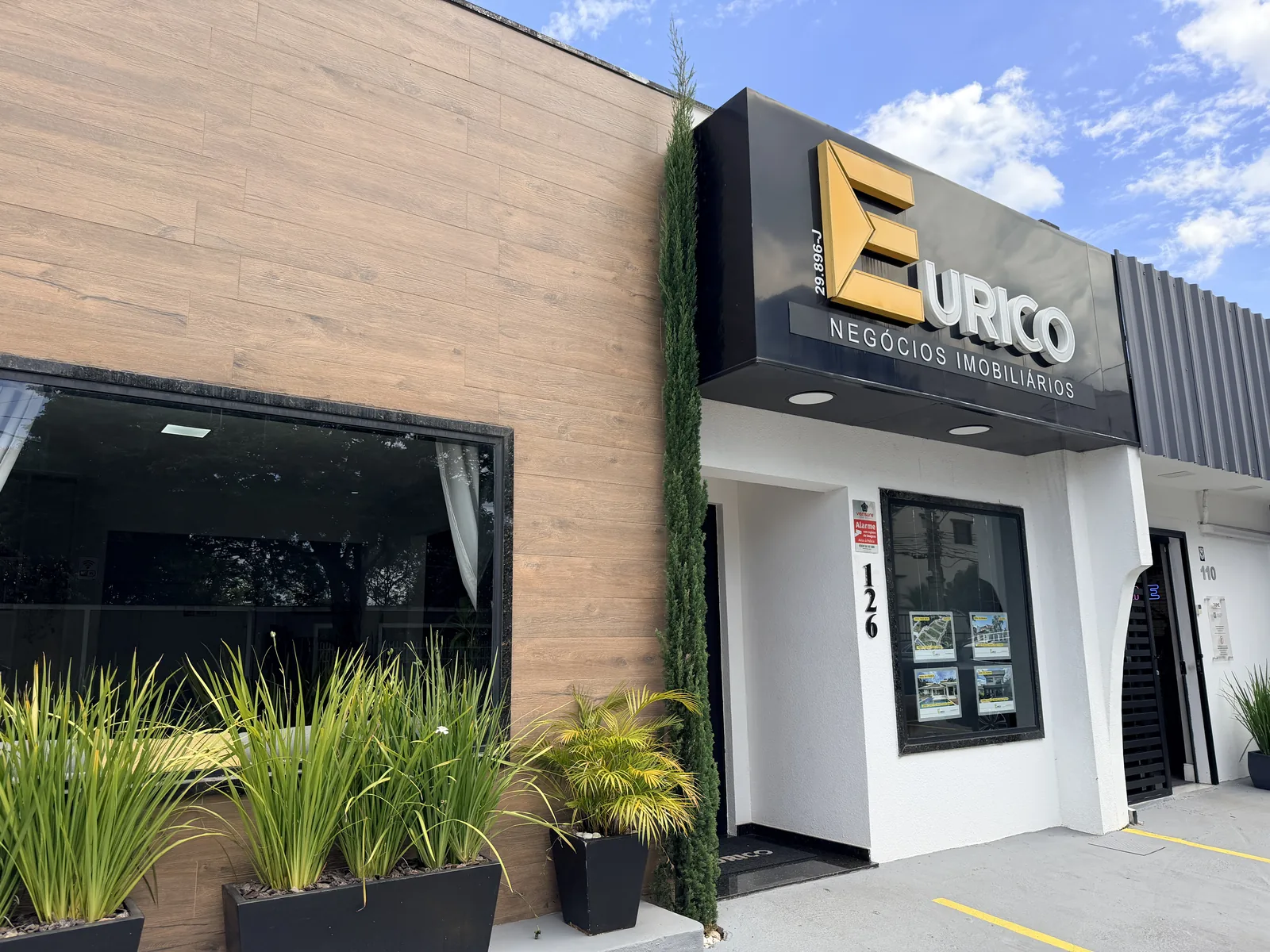Fachada da primeira unidade da Rede Eurico